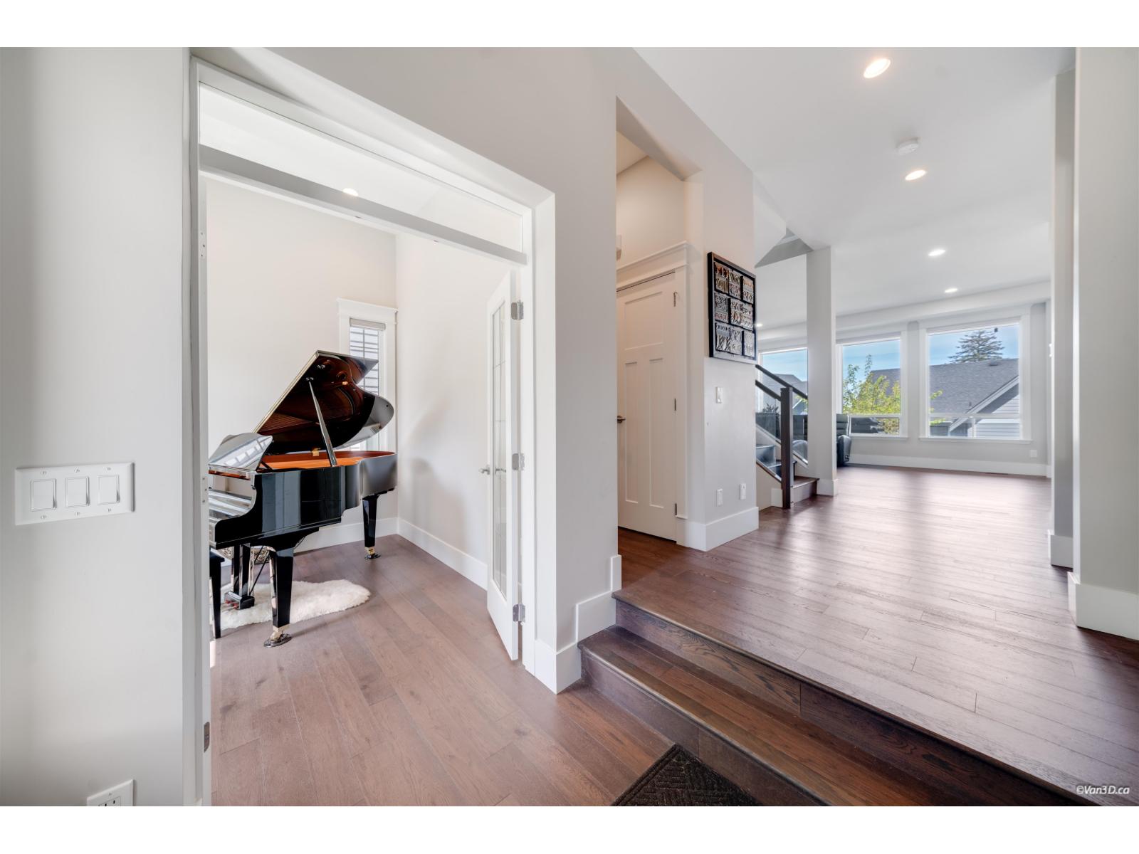 2862 Helc Place, Surrey, British Columbia  V3Z 0C6 - Photo 2 - R3114616