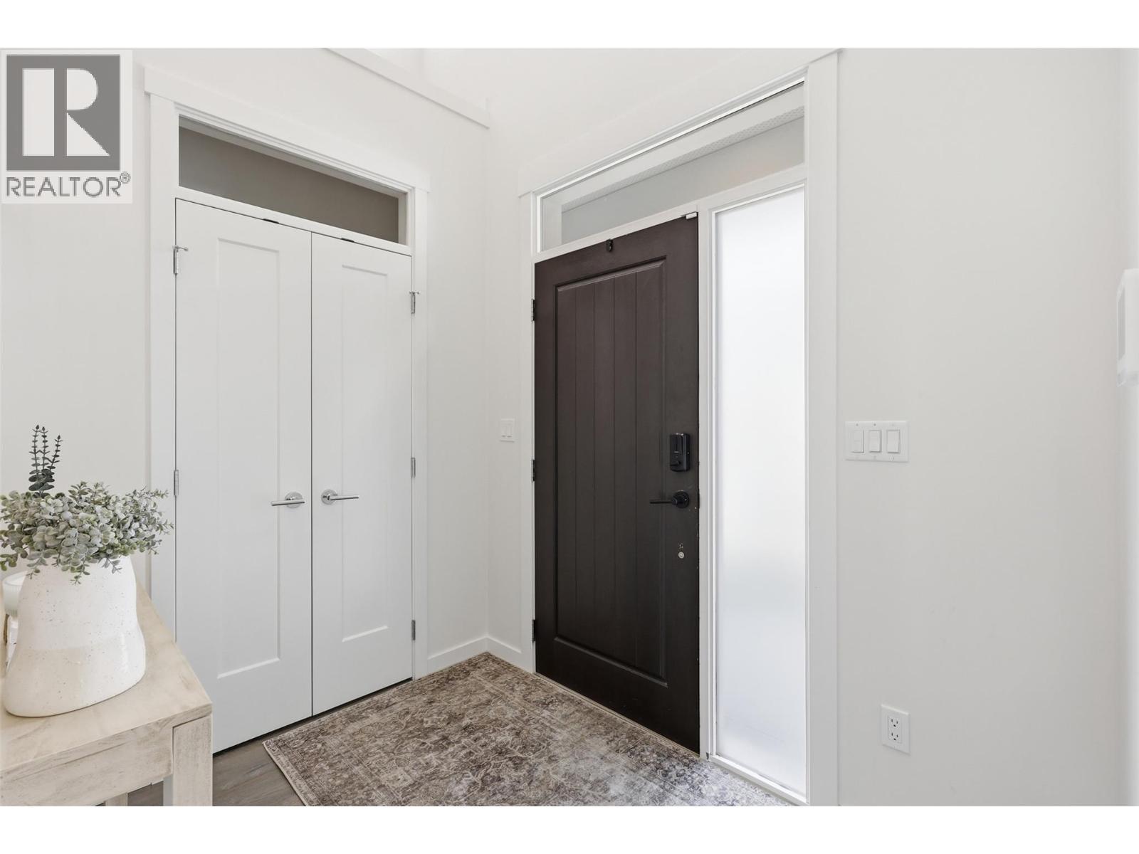 833 Woodrush Drive, Kamloops, British Columbia  V2B 0E3 - Photo 3 - 10384142