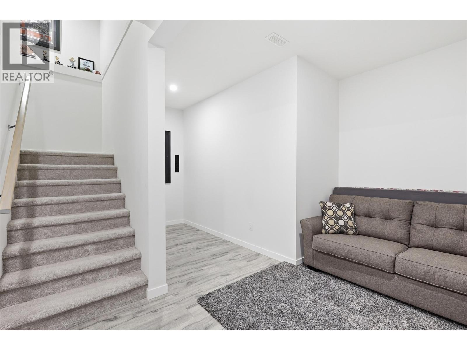 833 Woodrush Drive, Kamloops, British Columbia  V2B 0E3 - Photo 28 - 10384142