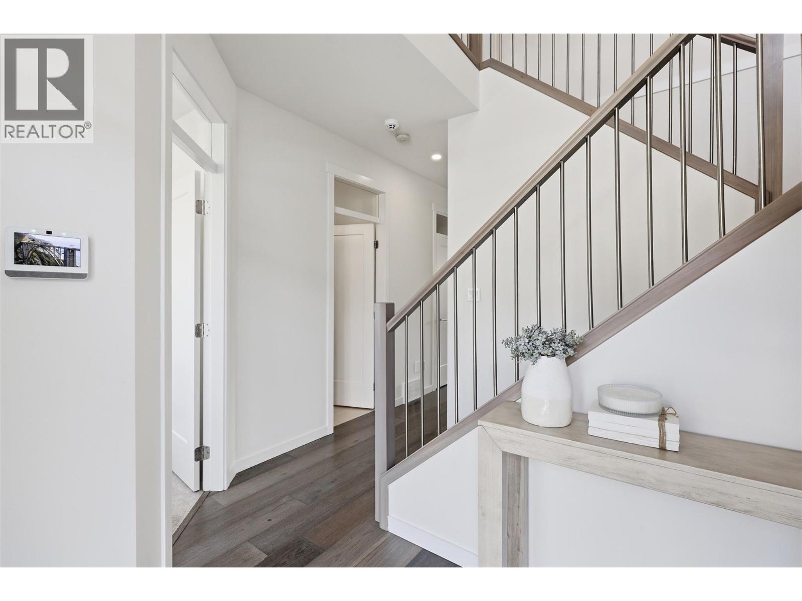 833 Woodrush Drive, Kamloops, British Columbia  V2B 0E3 - Photo 4 - 10384142