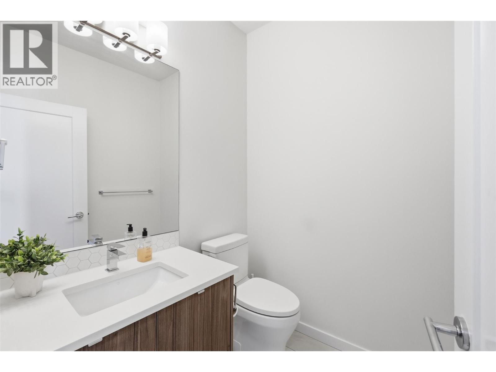 833 Woodrush Drive, Kamloops, British Columbia  V2B 0E3 - Photo 17 - 10384142