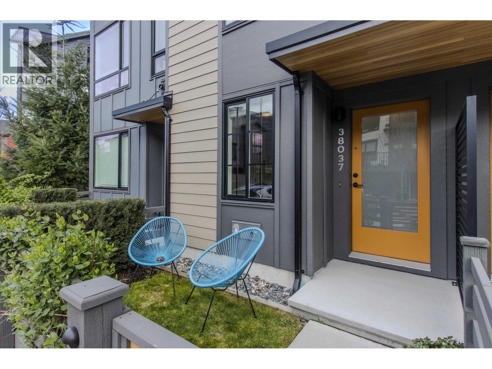 38037 Keel Way, Squamish, British Columbia  V8B 2A1 - Photo 2 - R3114606