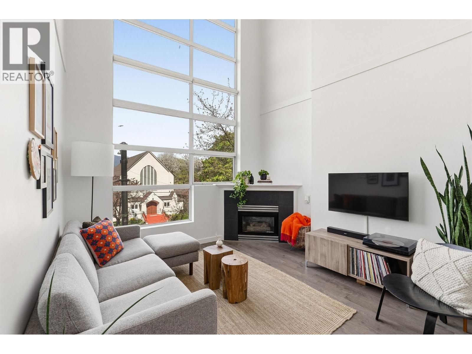 327 418 E Broadway, Vancouver, British Columbia  V5T 1X2 - Photo 2 - R3114642