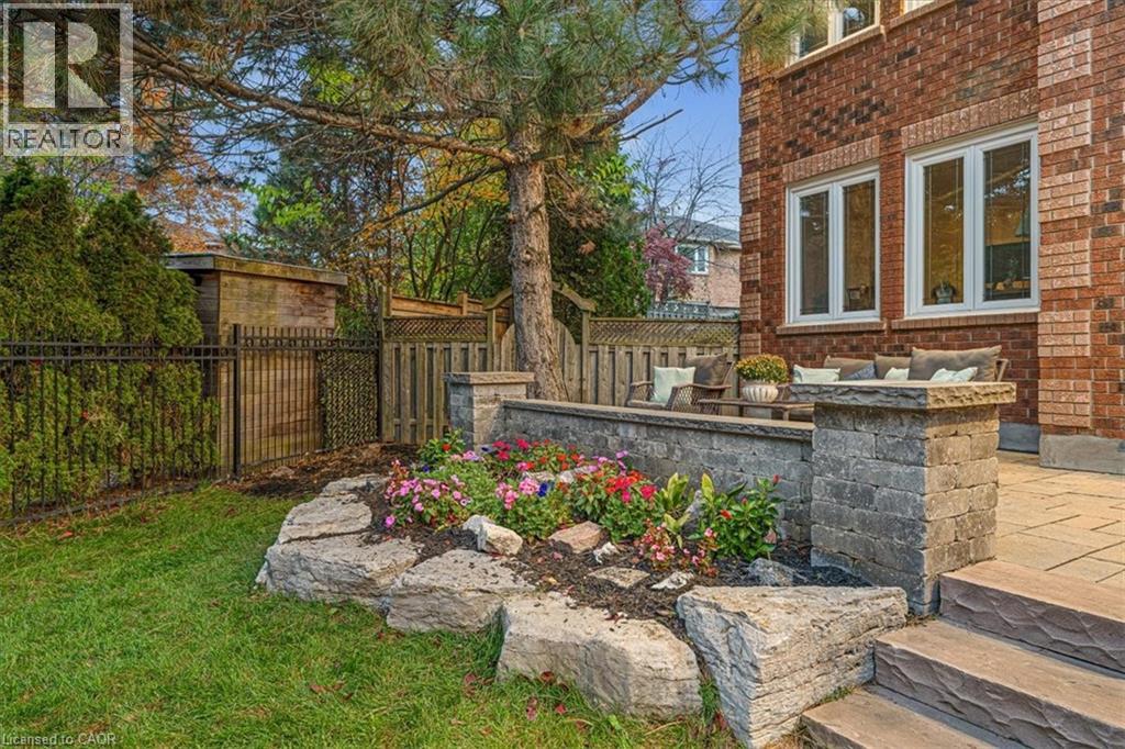 1093 Senlac Court, Mississauga, Ontario  L5V 1B8 - Photo 3 - 40823287