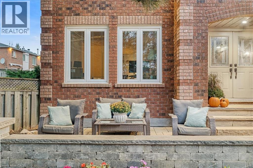 1093 Senlac Court, Mississauga, Ontario  L5V 1B8 - Photo 4 - 40823287