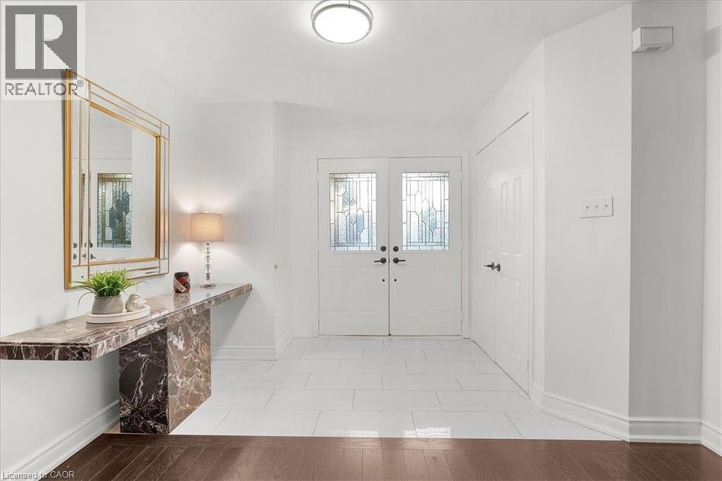 1093 Senlac Court, Mississauga, Ontario  L5V 1B8 - Photo 6 - 40823287