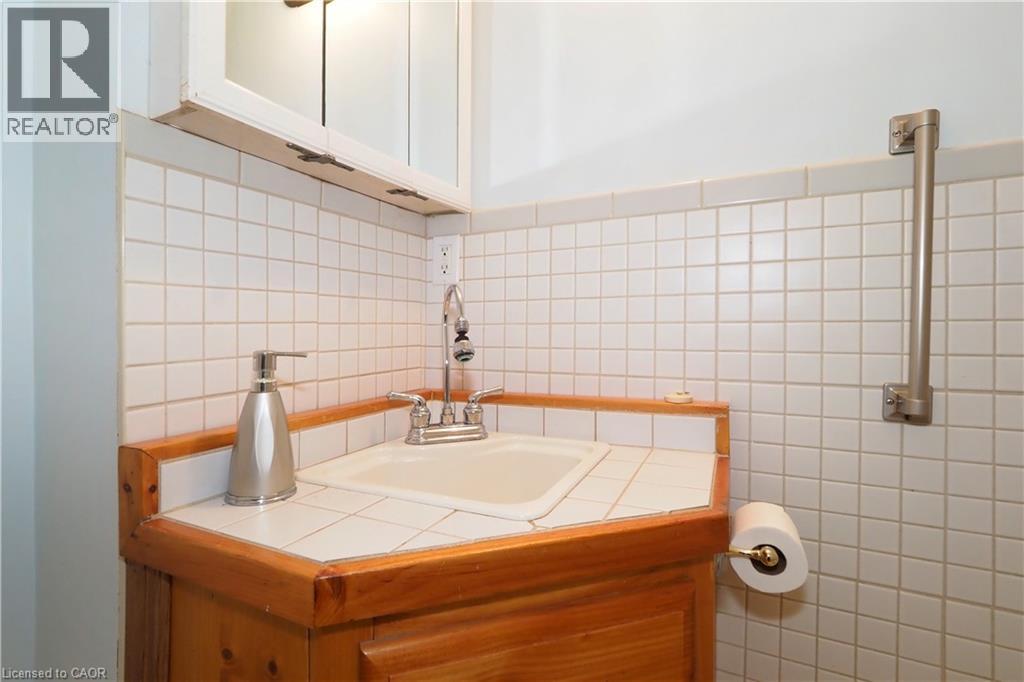 205 Duke Street E, Kitchener, Ontario  N2H 1A9 - Photo 18 - 40823134