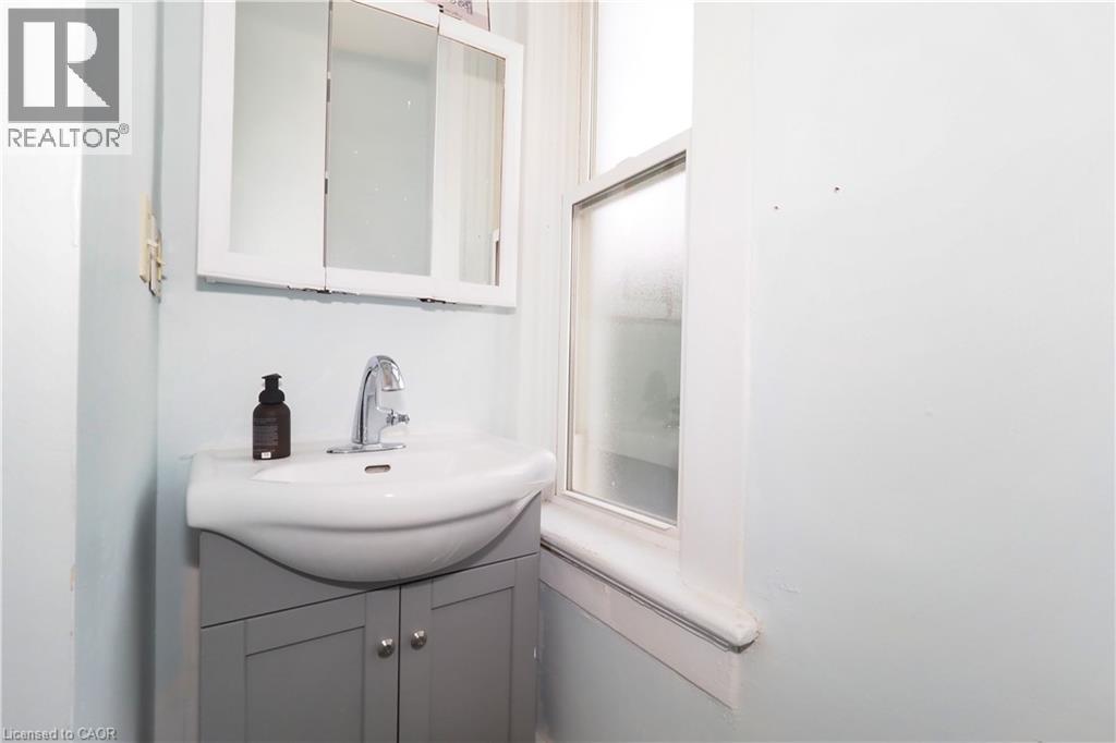 205 Duke Street E, Kitchener, Ontario  N2H 1A9 - Photo 29 - 40823134