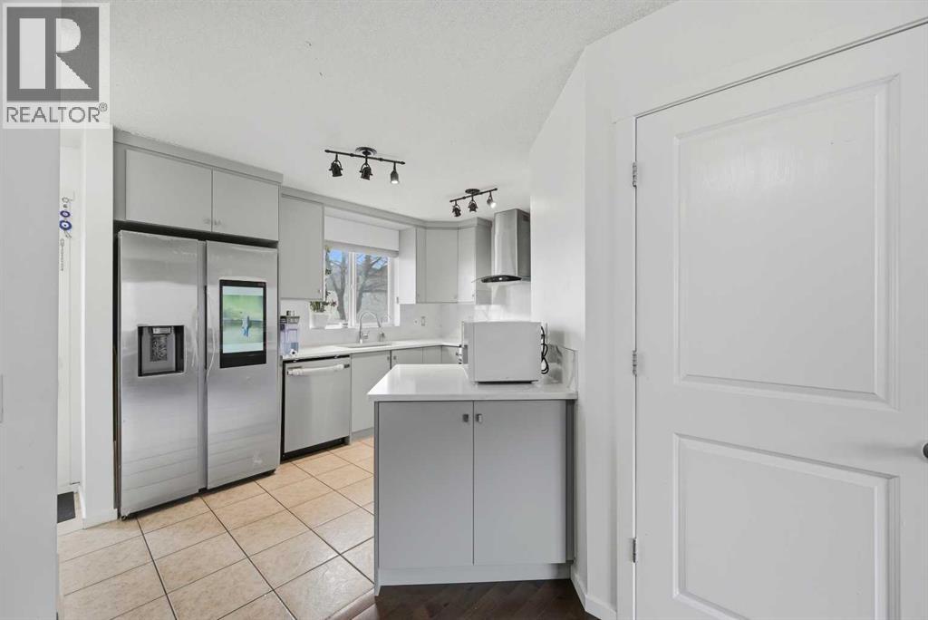 98 Panatella Hill NW, Calgary, Alberta  T3K 0B6 - Photo 4 - A2301521