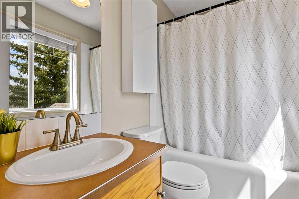 310 Somerset Drive SW, Calgary, Alberta  T2Y 3M4 - Photo 21 - A2301601