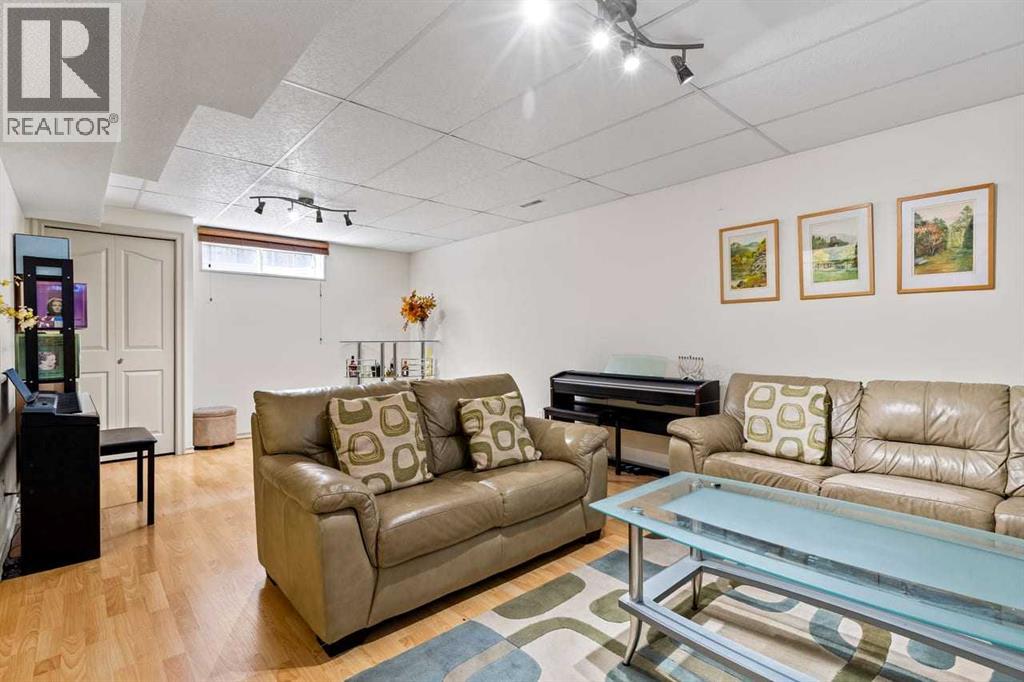 310 Somerset Drive SW, Calgary, Alberta  T2Y 3M4 - Photo 28 - A2301601