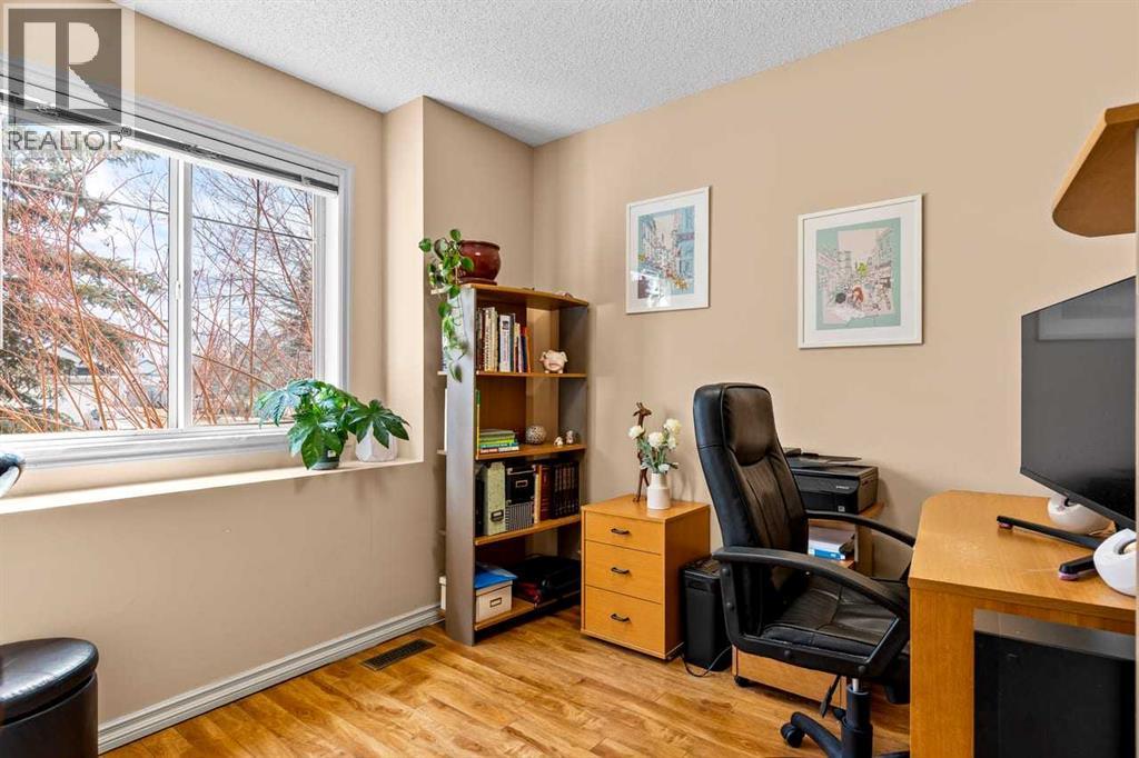 310 Somerset Drive SW, Calgary, Alberta  T2Y 3M4 - Photo 14 - A2301601