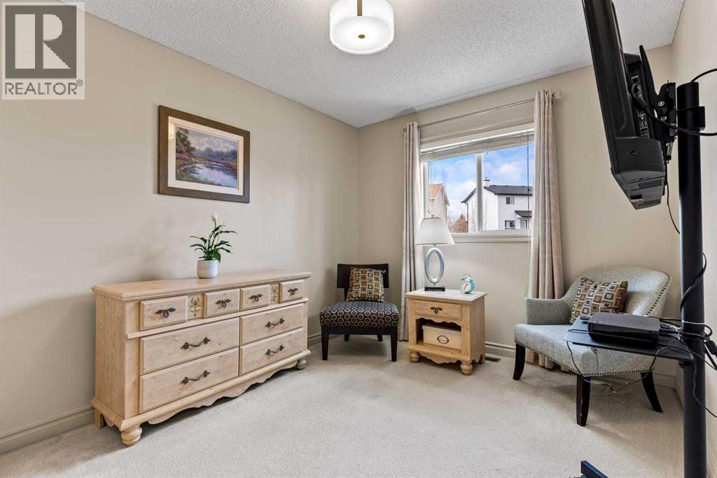 310 Somerset Drive SW, Calgary, Alberta  T2Y 3M4 - Photo 22 - A2301601