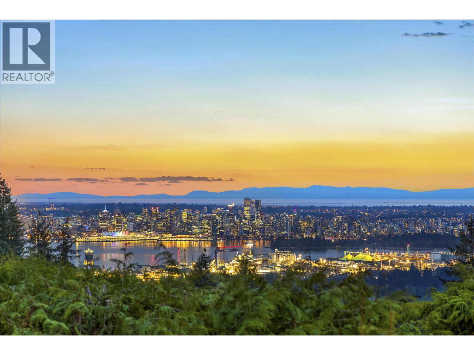 403 Newdale Court, North Vancouver, British Columbia  V7N 3H3 - Photo 2 - R3114652