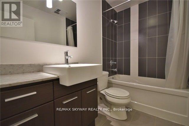 1409 - 770 Bay Street, Toronto, Ontario  M5G 0A6 - Photo 2 - C13031724