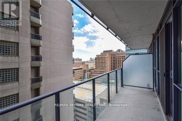 1409 - 770 Bay Street, Toronto, Ontario  M5G 0A6 - Photo 3 - C13031724