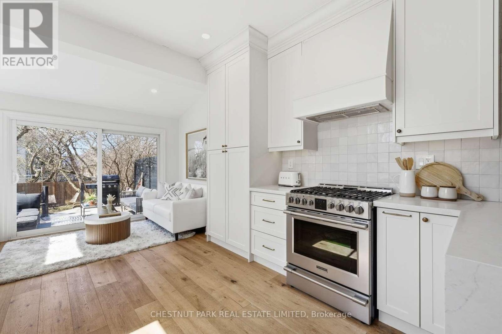 430 JONES AVENUE, Toronto, Ontario