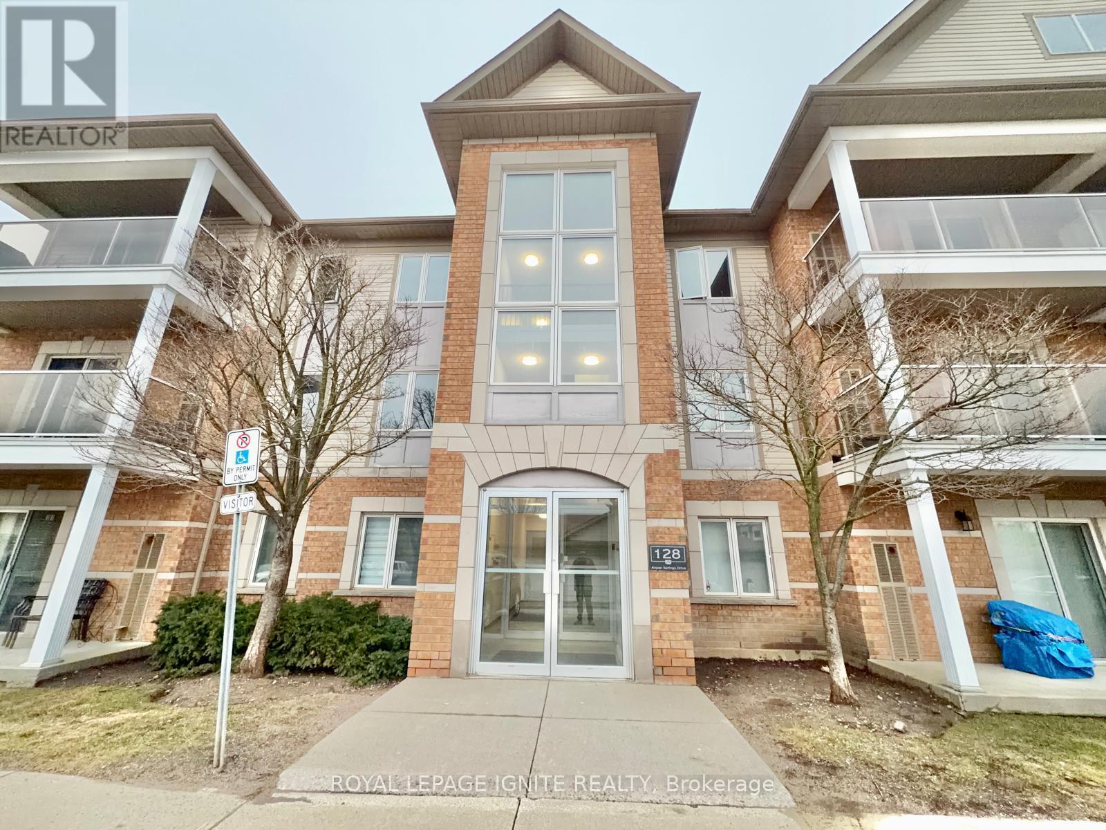 304 - 128 ASPEN SPRINGS DRIVE, Clarington, Ontario