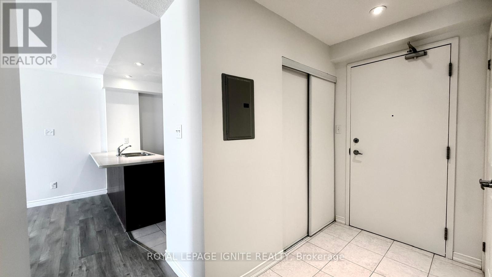 105 - 128 Aspen Springs Drive, Clarington, Ontario  L1C 0G9 - Photo 7 - E13031718