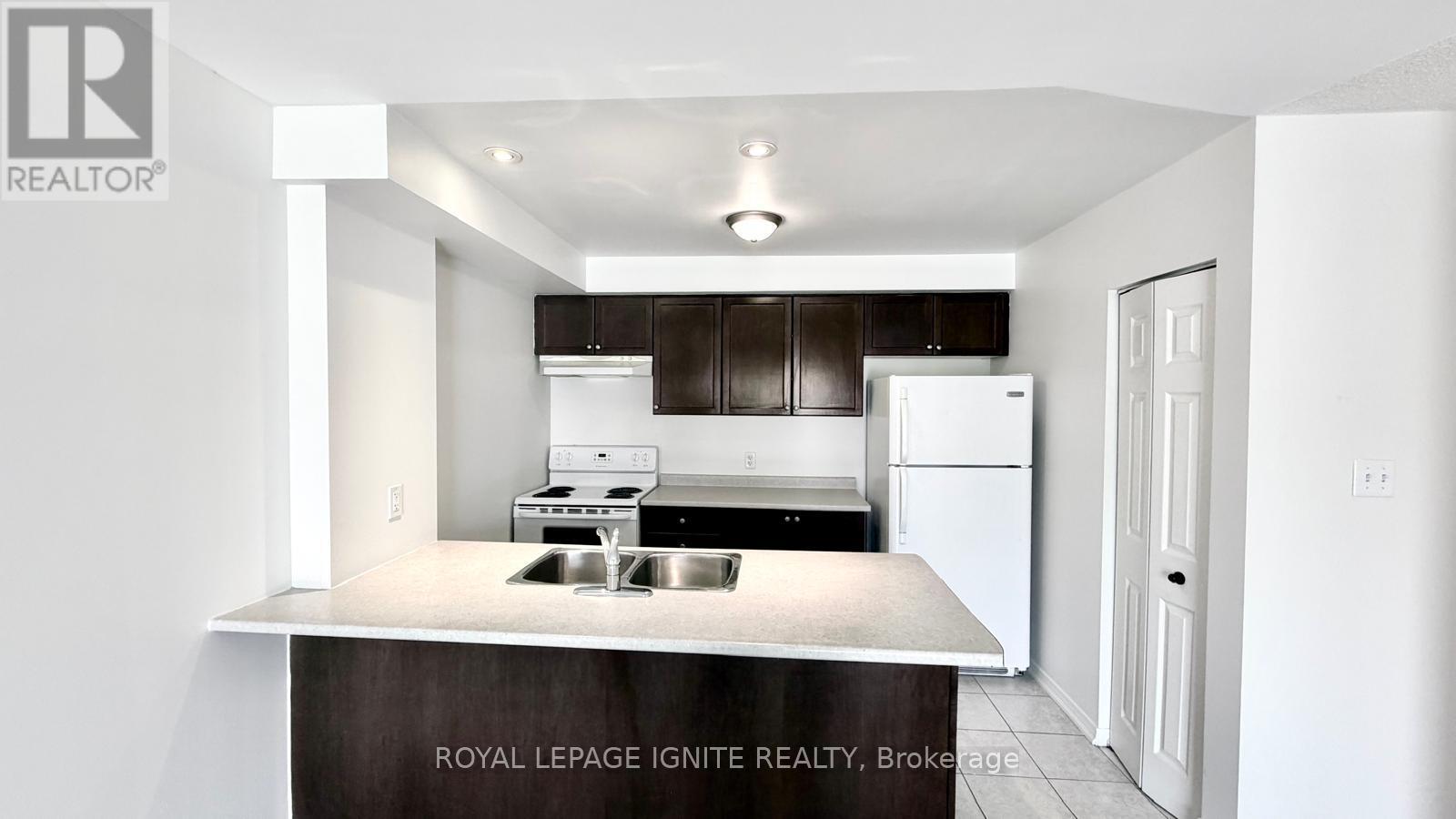 105 - 128 Aspen Springs Drive, Clarington, Ontario  L1C 0G9 - Photo 8 - E13031718