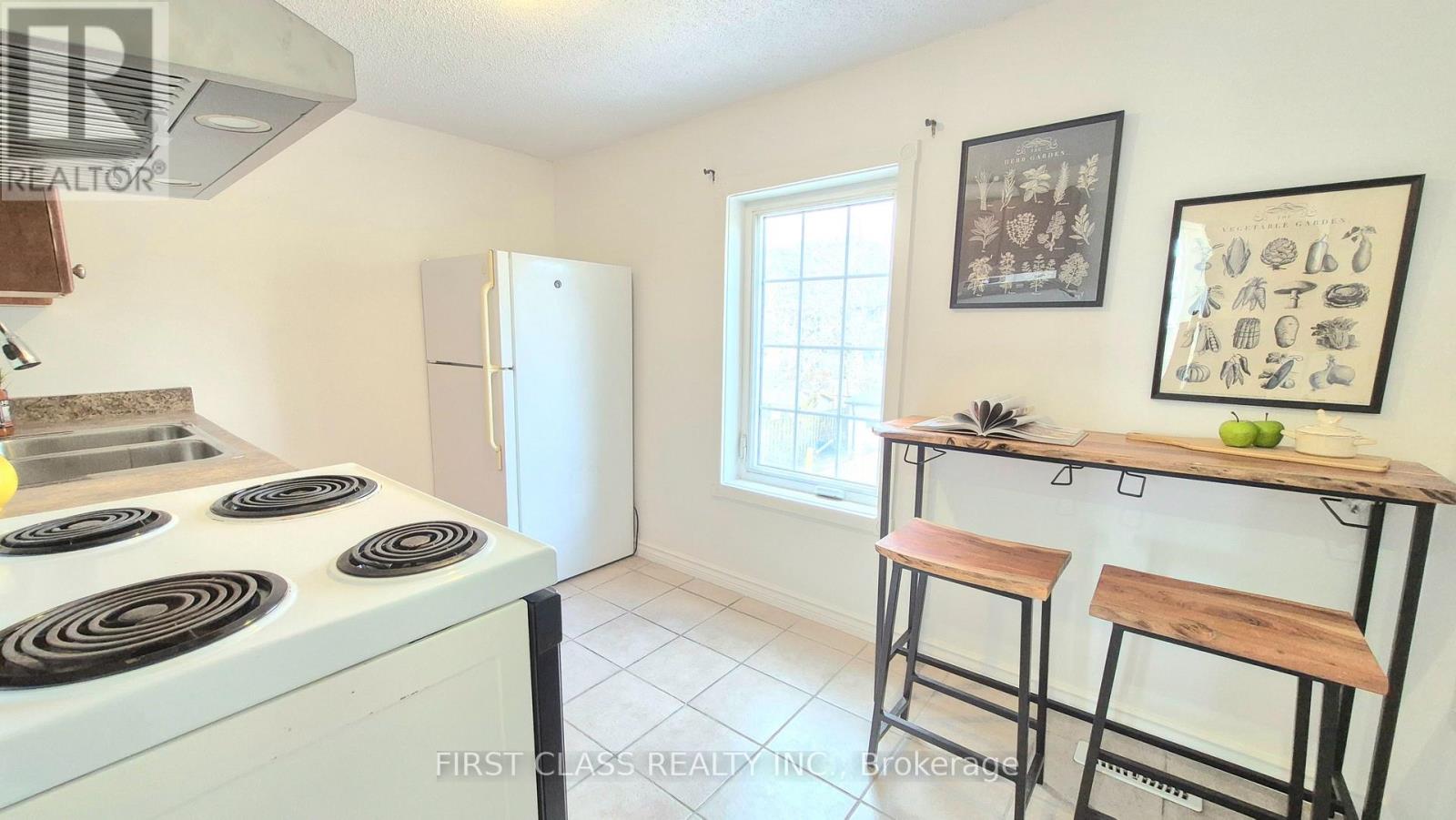 356 Wallace Avenue, Toronto, Ontario  M6P 3P2 - Photo 16 - W13028384