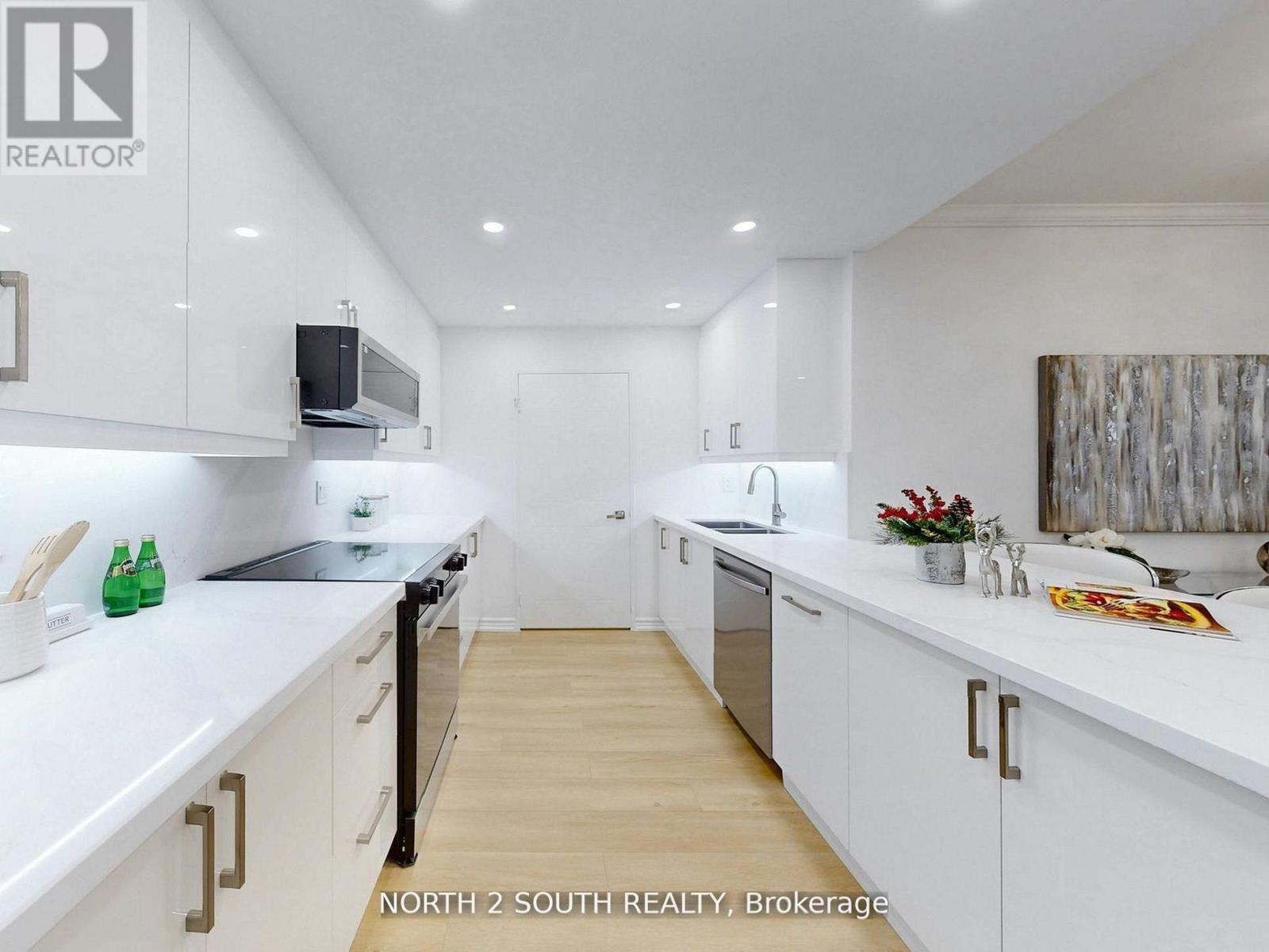 Ph27 - 32 Clarissa Drive W, Richmond Hill (Harding), Ontario  L4C 9R7 - Photo 8 - N13031612