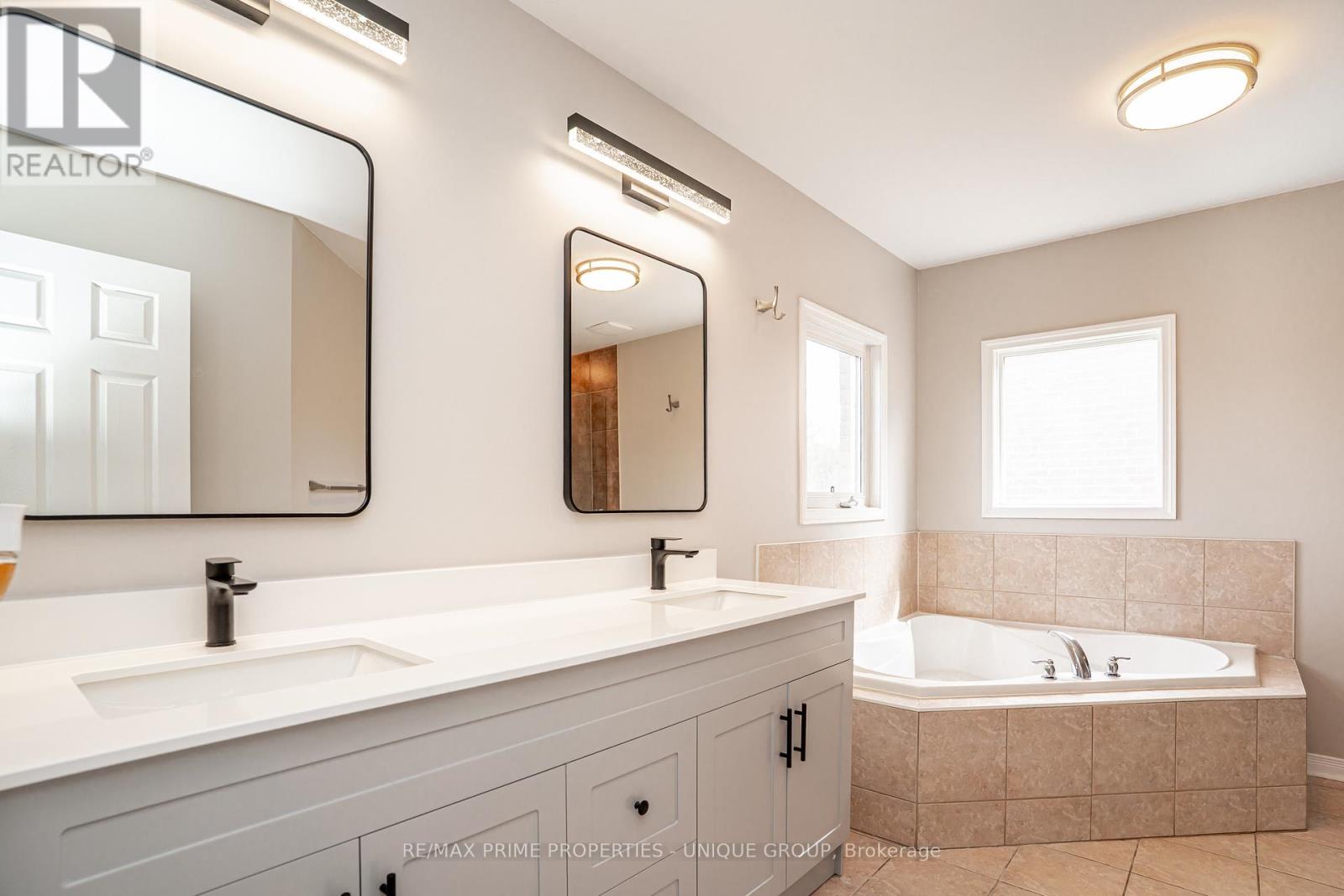 54 Vitlor Drive, Richmond Hill (Oak Ridges), Ontario  L4E 4P9 - Photo 22 - N13031660