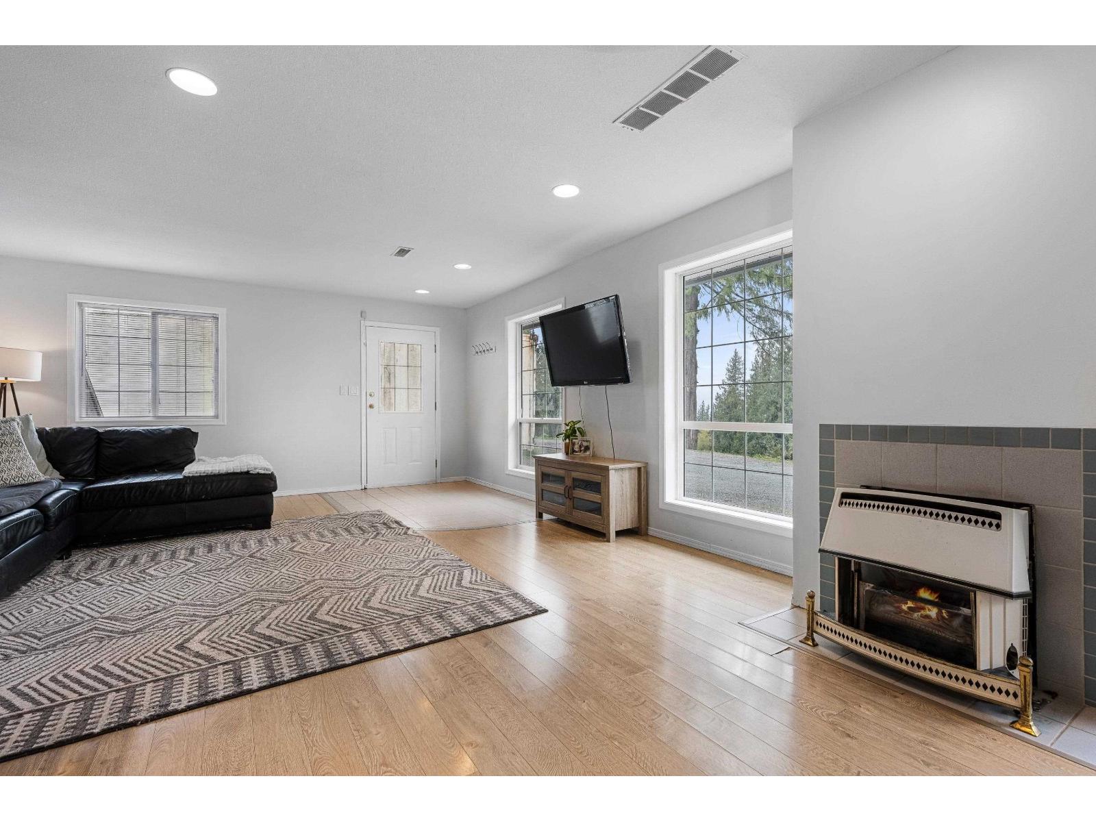 41750 Bowman Road, Majuba Hill, Yarrow, British Columbia  V2R 5G8 - Photo 9 - R3111435