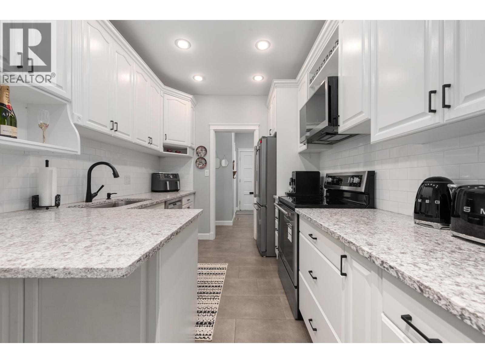 1991 CEDAR VILLAGE CRESCENT, North Vancouver, British Columbia