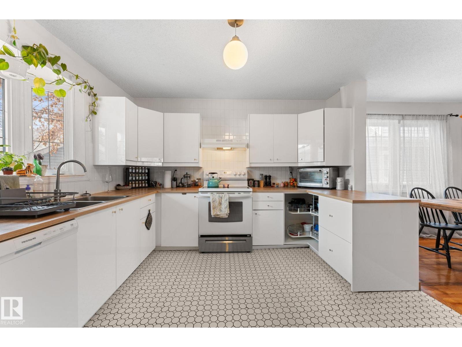 8759 92 Av Nw, Edmonton, Alberta  T6C 1S2 - Photo 15 - E4483544