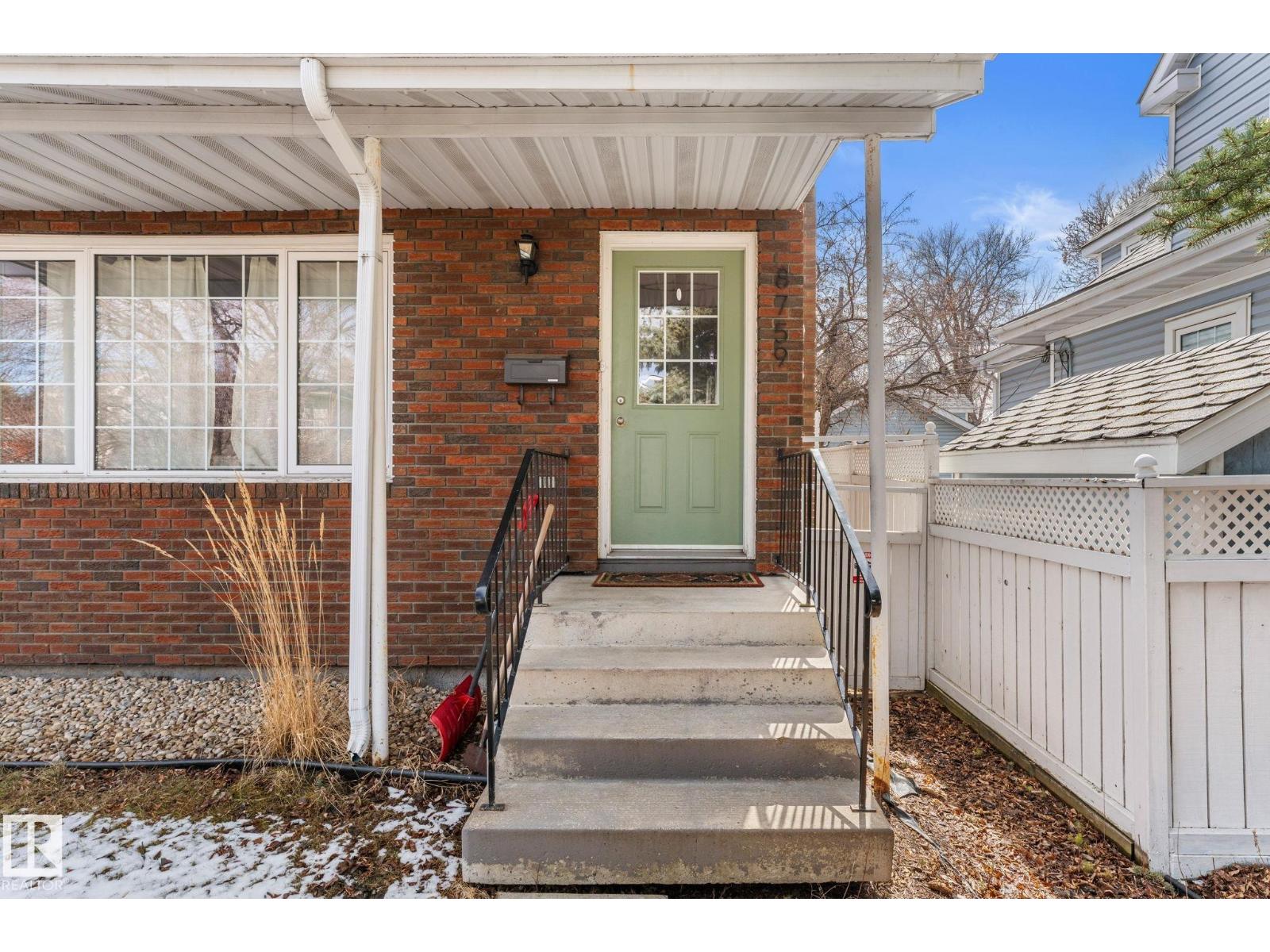 8759 92 Av Nw, Edmonton, Alberta  T6C 1S2 - Photo 4 - E4483544