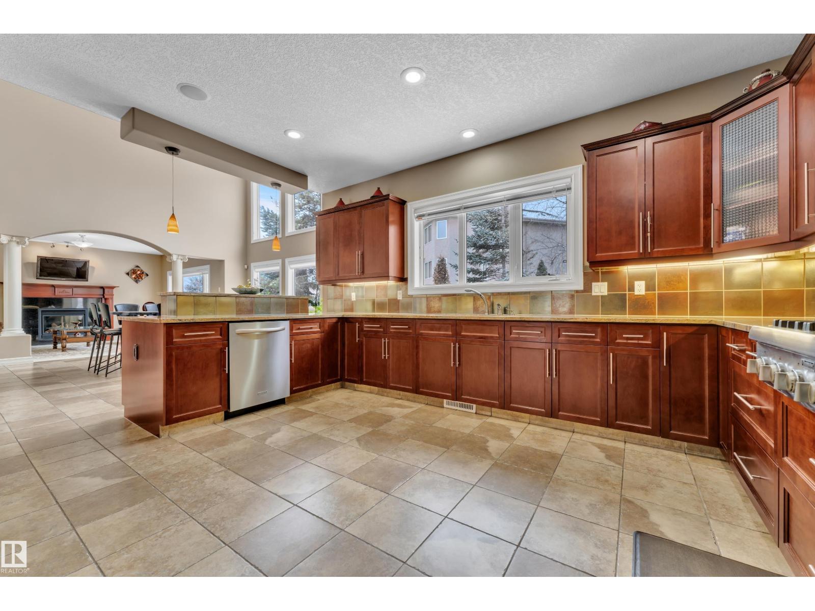 1181 Hollands Wy Nw, Edmonton, Alberta  T6R 3S9 - Photo 8 - E4483545