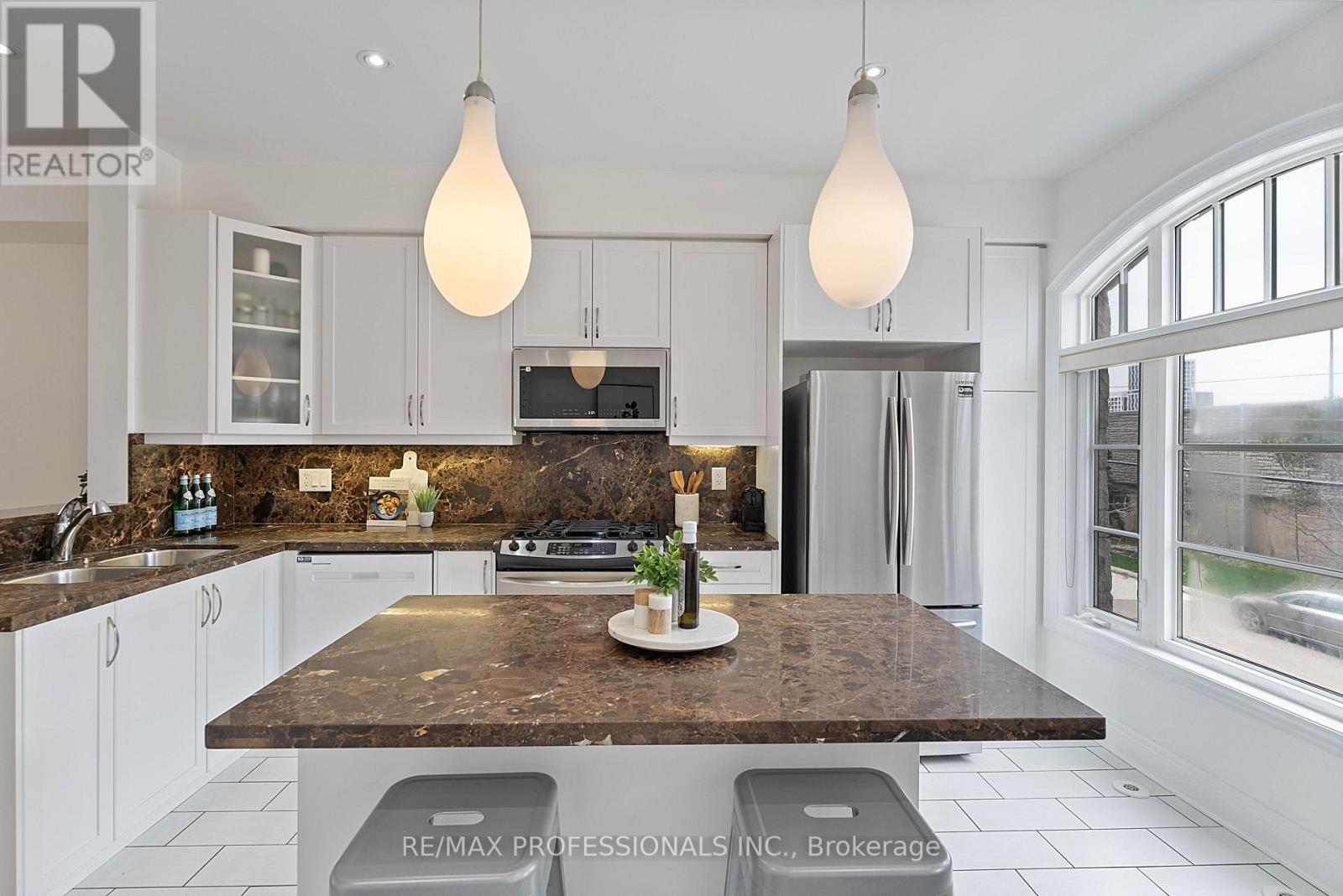 819b Oxford Street, Toronto, Ontario  M8Z 0B3 - Photo 21 - W13031606