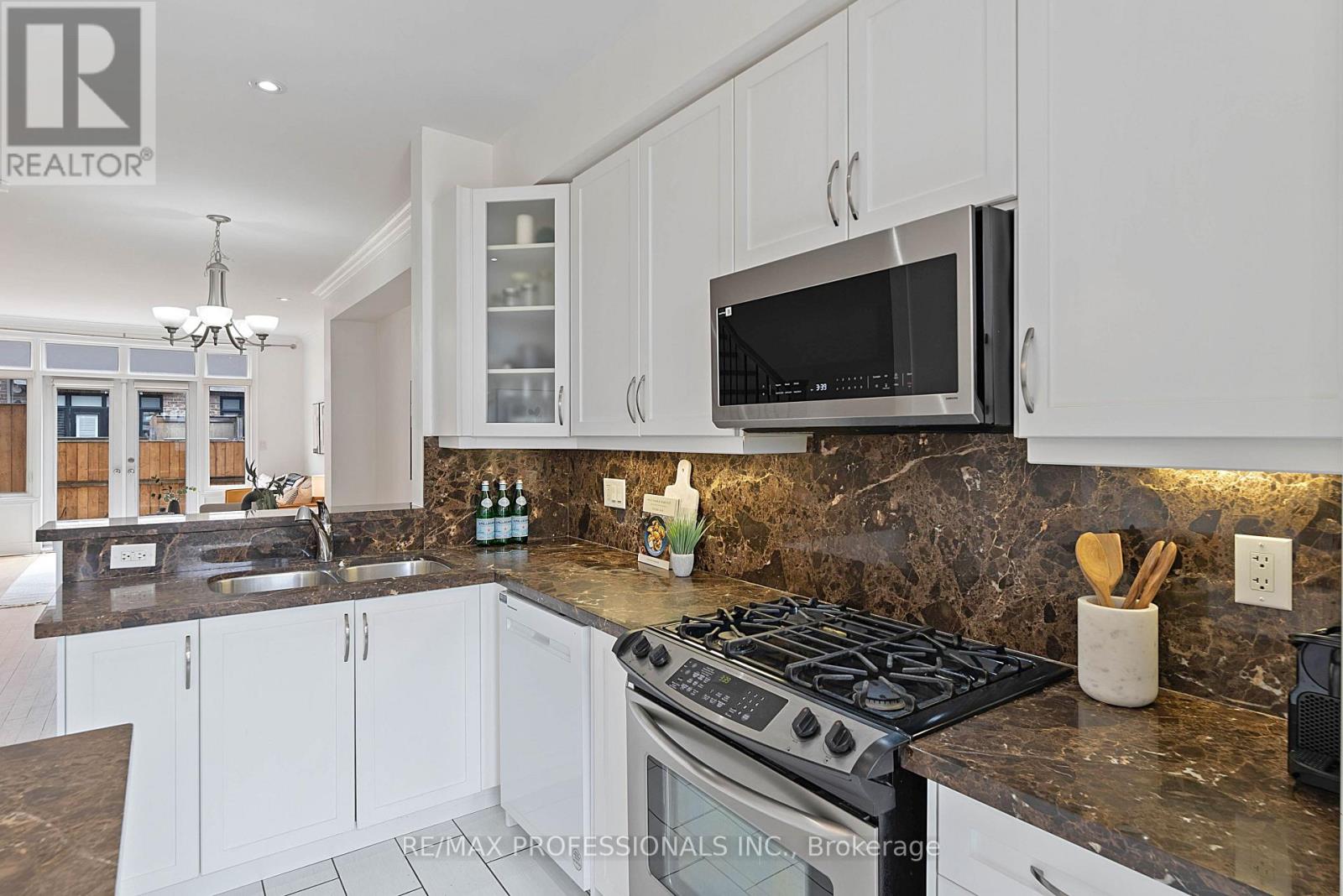 819b Oxford Street, Toronto, Ontario  M8Z 0B3 - Photo 23 - W13031606