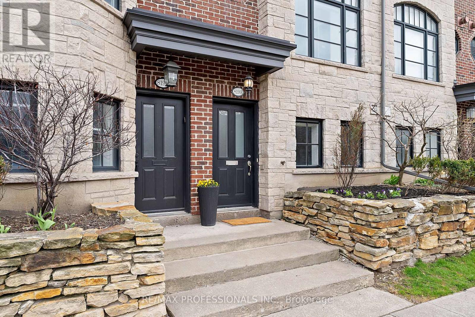 819b Oxford Street, Toronto, Ontario  M8Z 0B3 - Photo 3 - W13031606