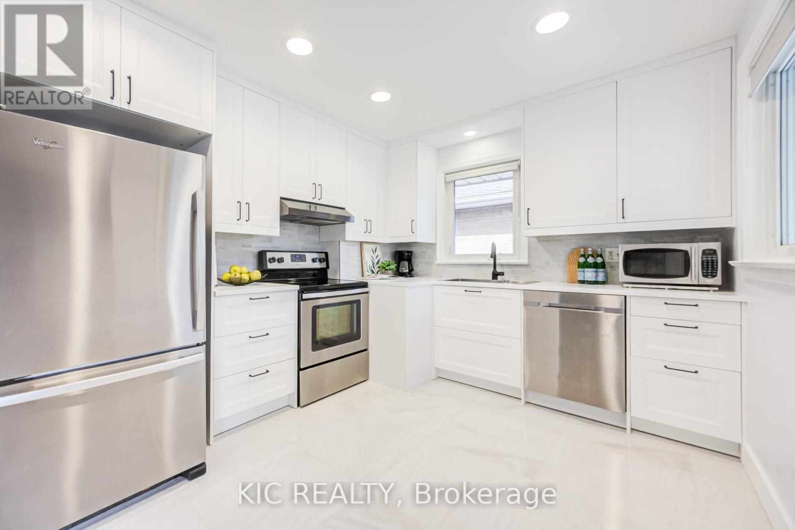 58 Coe Hill Drive, Toronto, Ontario  M6S 3C8 - Photo 10 - W13031700