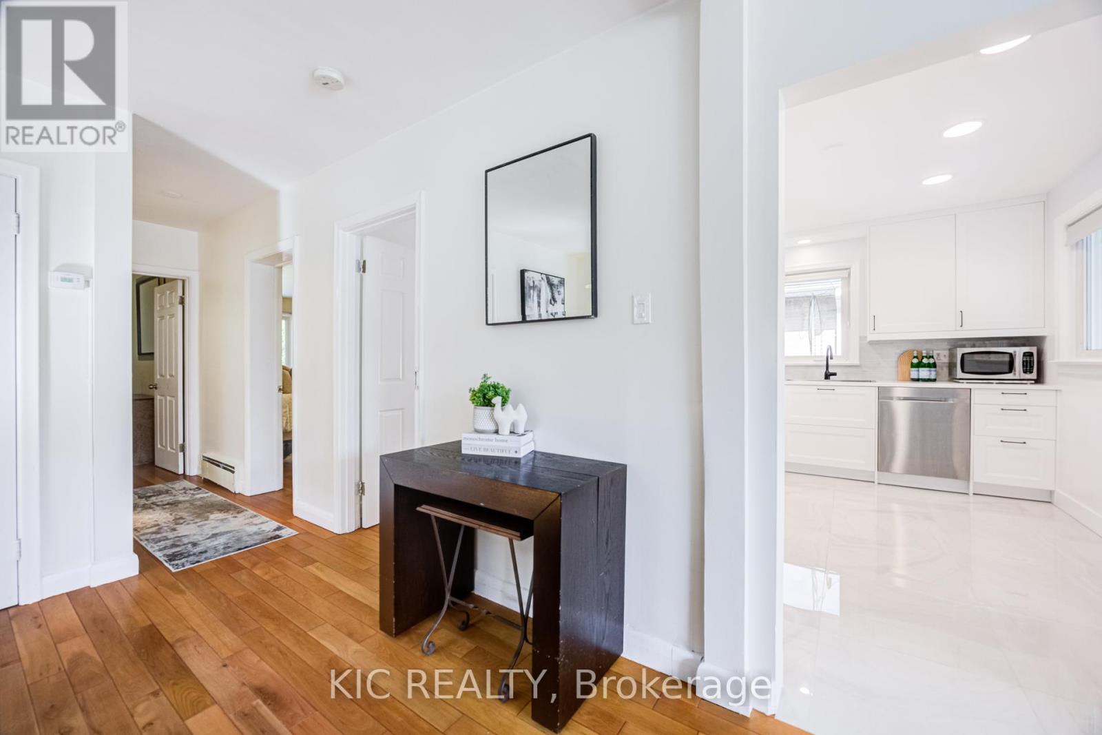 58 Coe Hill Drive, Toronto, Ontario  M6S 3C8 - Photo 12 - W13031700