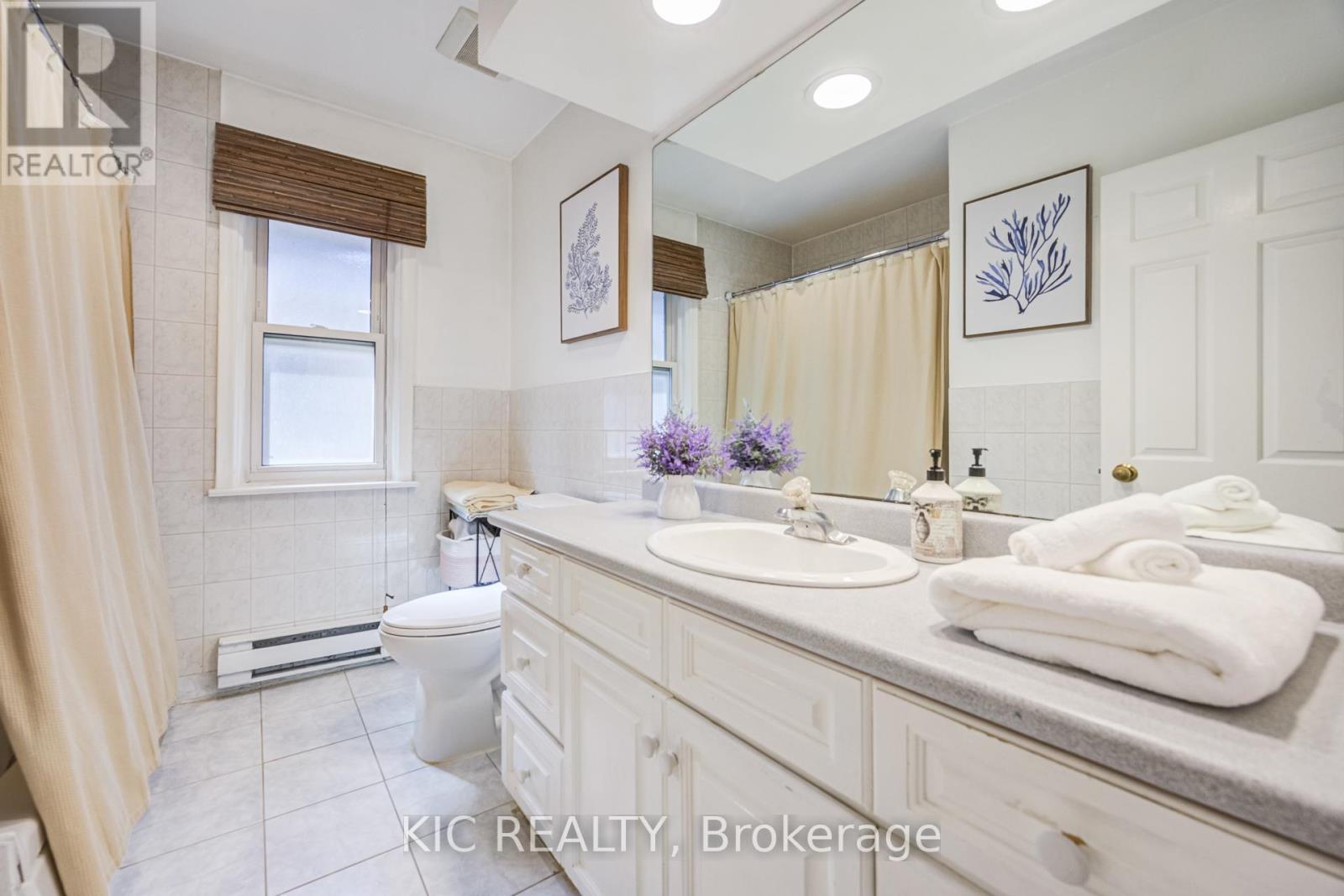 58 Coe Hill Drive, Toronto, Ontario  M6S 3C8 - Photo 20 - W13031700