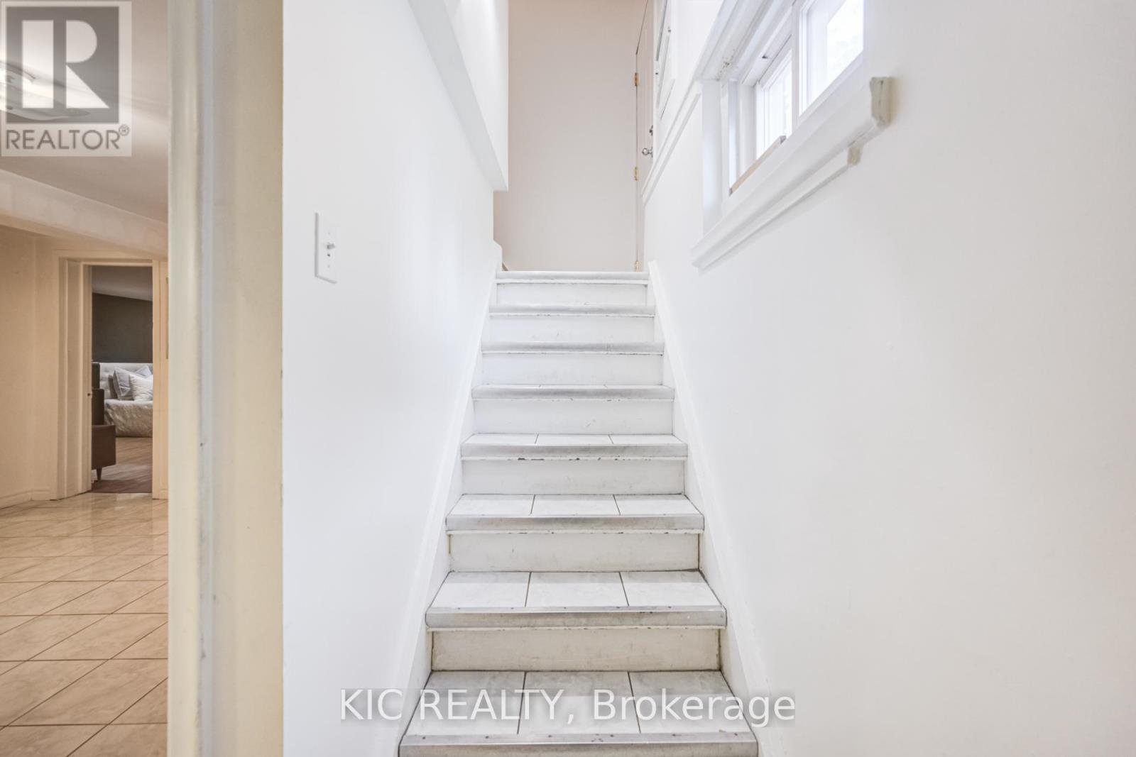 58 Coe Hill Drive, Toronto, Ontario  M6S 3C8 - Photo 21 - W13031700