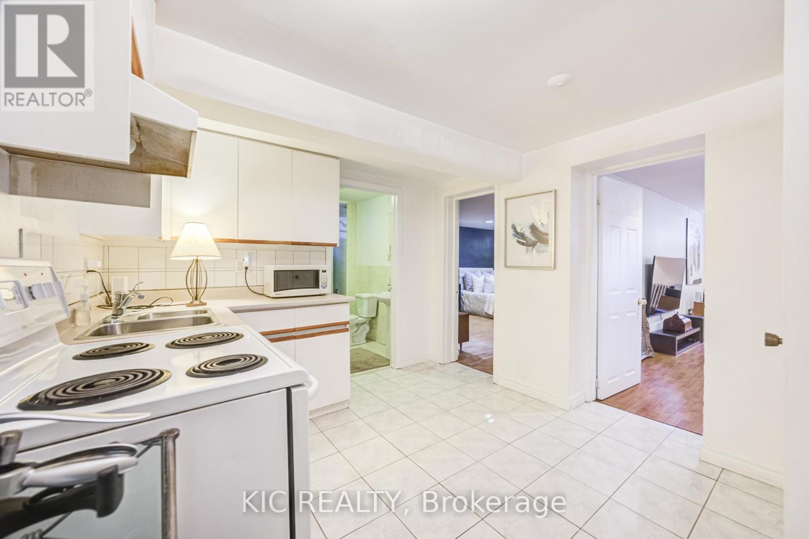 58 Coe Hill Drive, Toronto, Ontario  M6S 3C8 - Photo 22 - W13031700