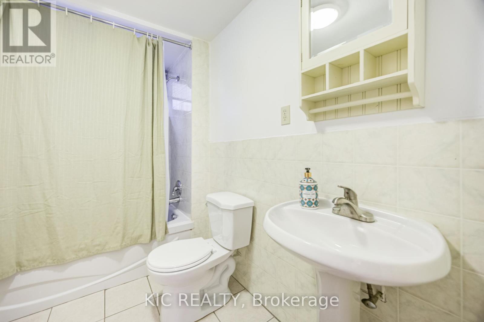 58 Coe Hill Drive, Toronto, Ontario  M6S 3C8 - Photo 24 - W13031700