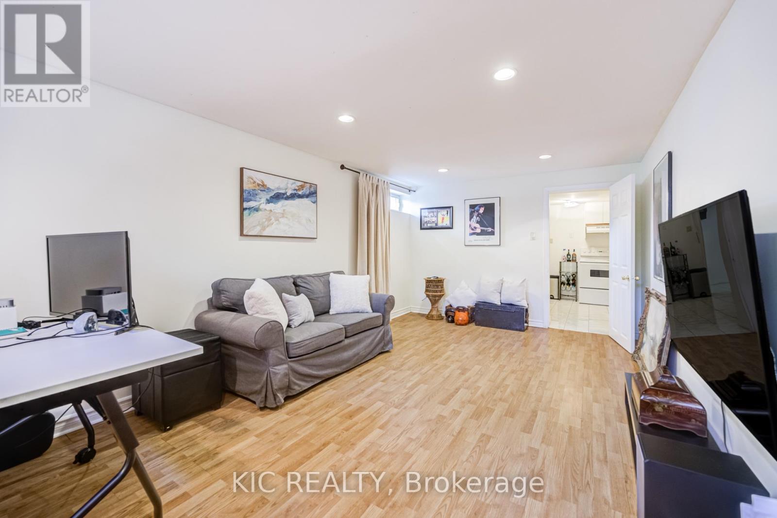 58 Coe Hill Drive, Toronto, Ontario  M6S 3C8 - Photo 29 - W13031700