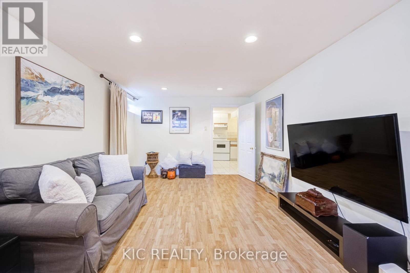 58 Coe Hill Drive, Toronto, Ontario  M6S 3C8 - Photo 31 - W13031700