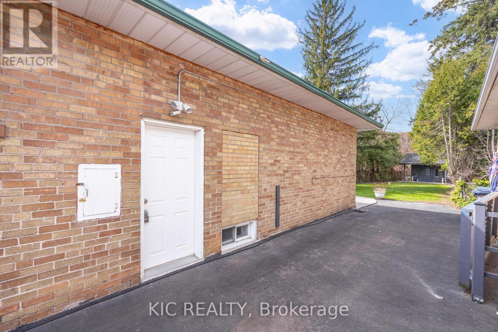 58 Coe Hill Drive, Toronto, Ontario  M6S 3C8 - Photo 34 - W13031700