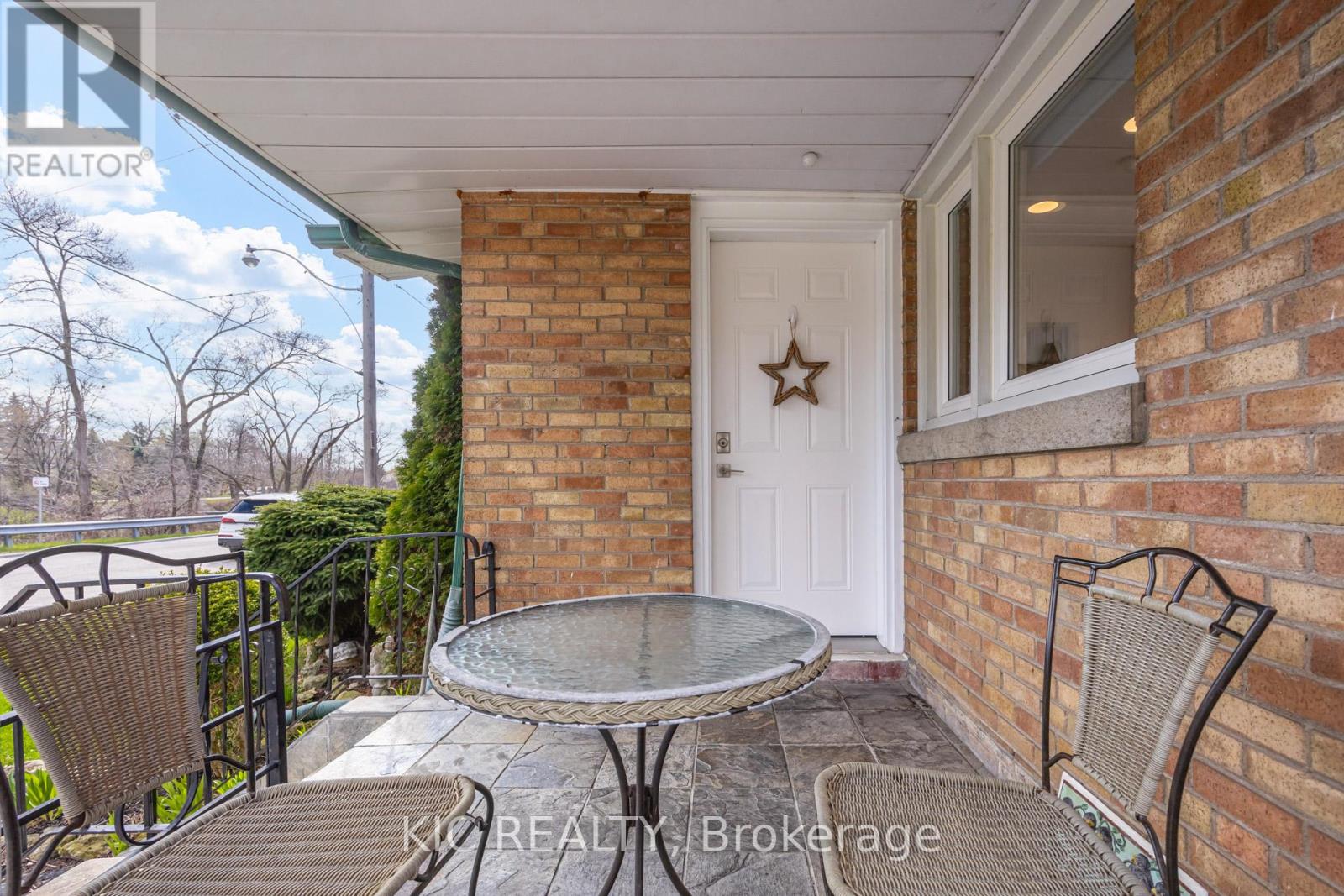 58 Coe Hill Drive, Toronto, Ontario  M6S 3C8 - Photo 4 - W13031700