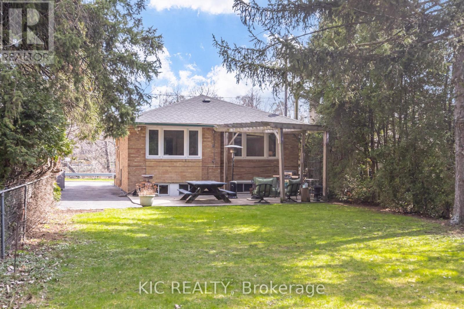 58 Coe Hill Drive, Toronto, Ontario  M6S 3C8 - Photo 41 - W13031700