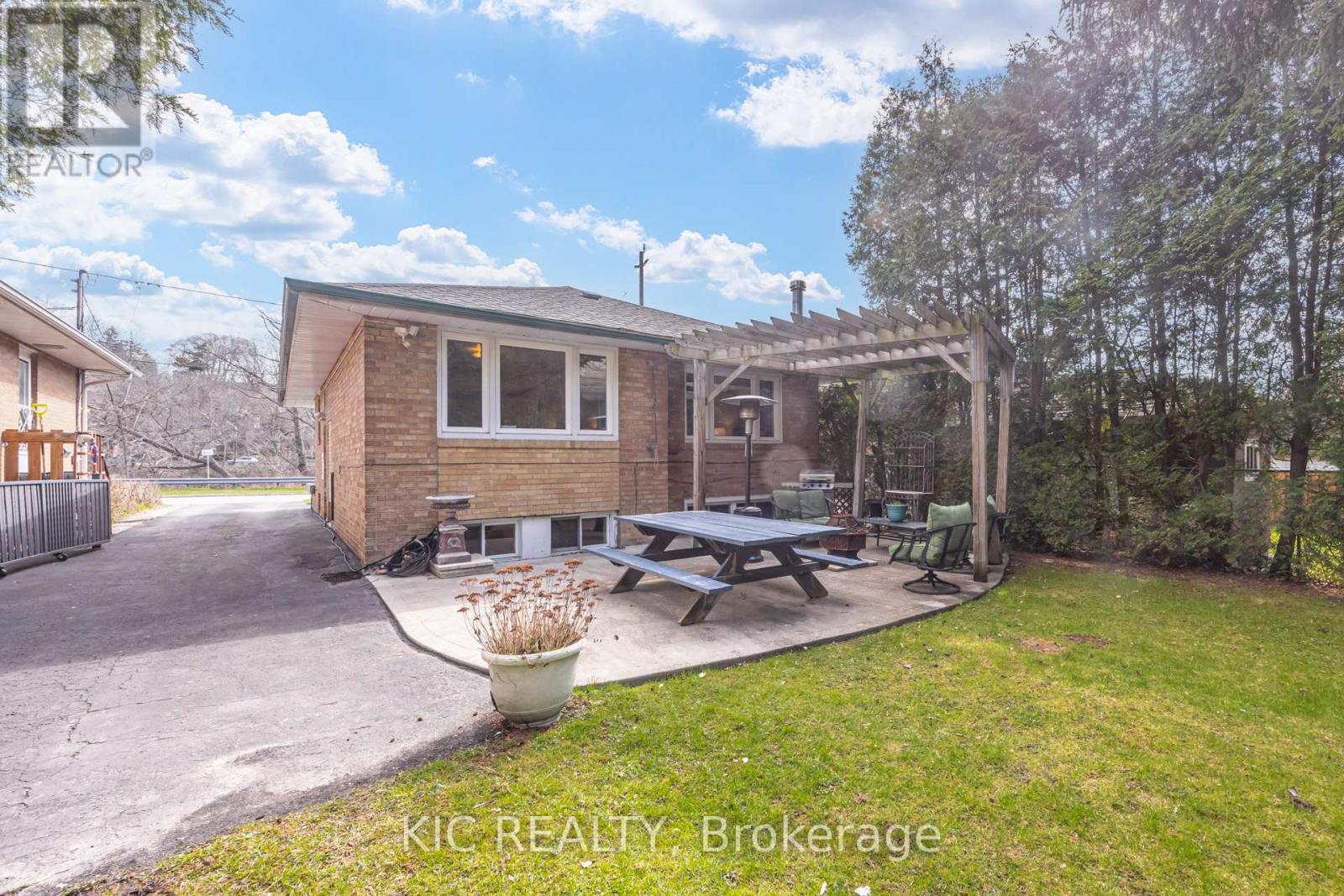 58 Coe Hill Drive, Toronto, Ontario  M6S 3C8 - Photo 42 - W13031700