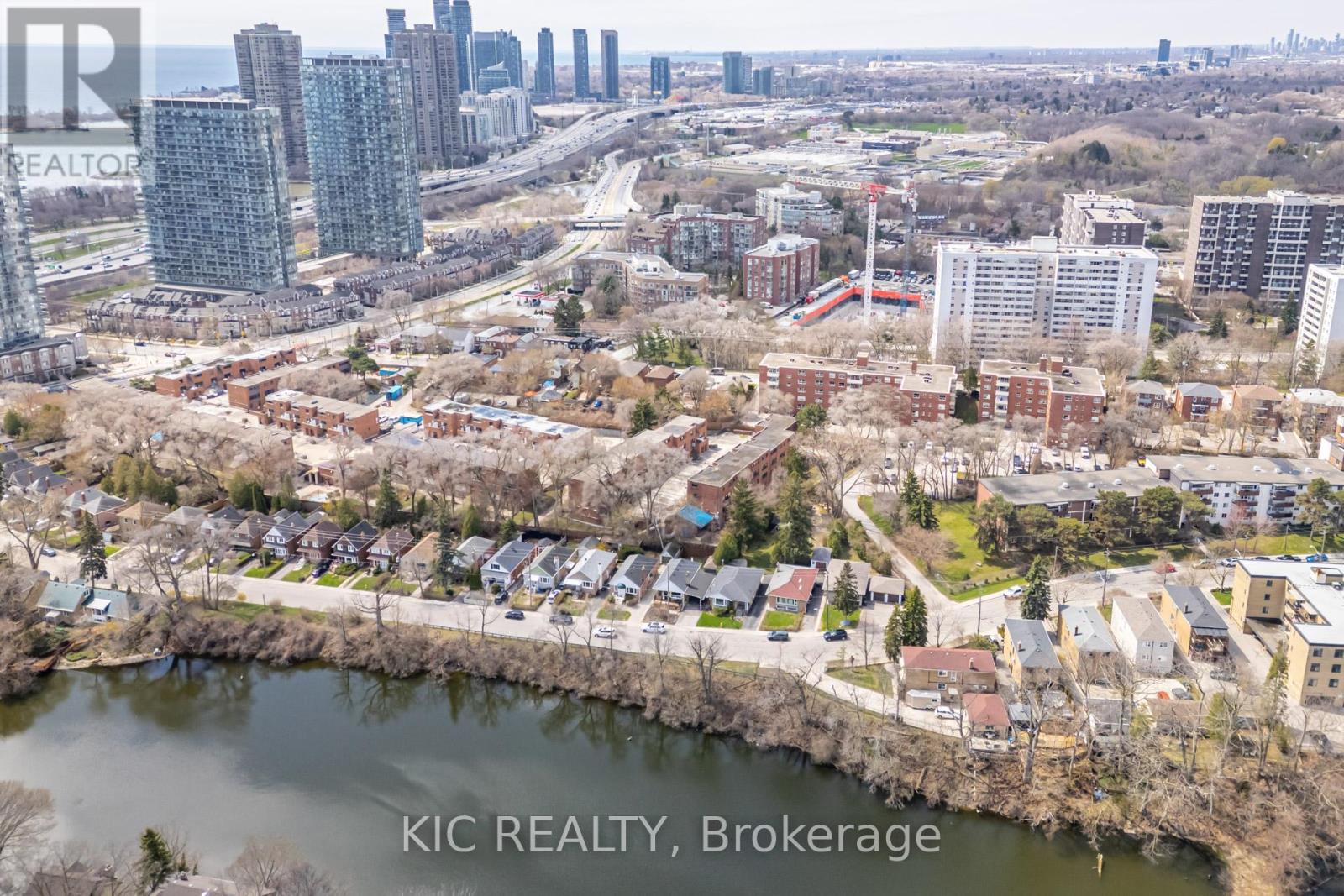 58 Coe Hill Drive, Toronto, Ontario  M6S 3C8 - Photo 46 - W13031700