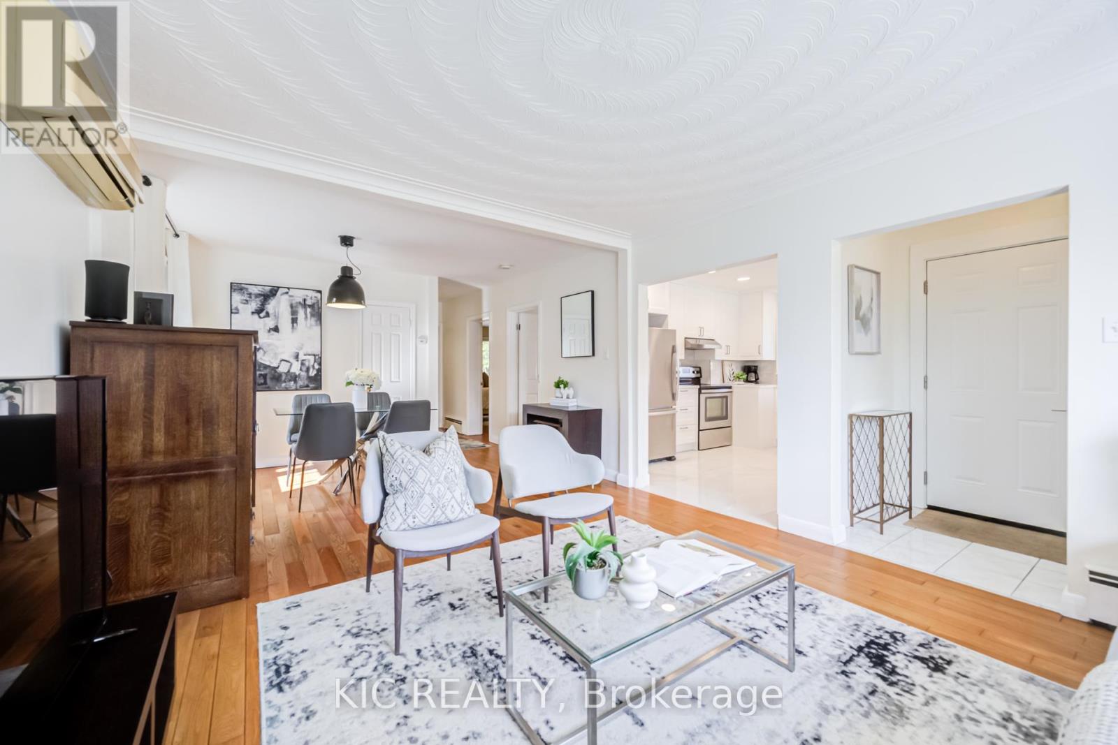 58 Coe Hill Drive, Toronto, Ontario  M6S 3C8 - Photo 8 - W13031700