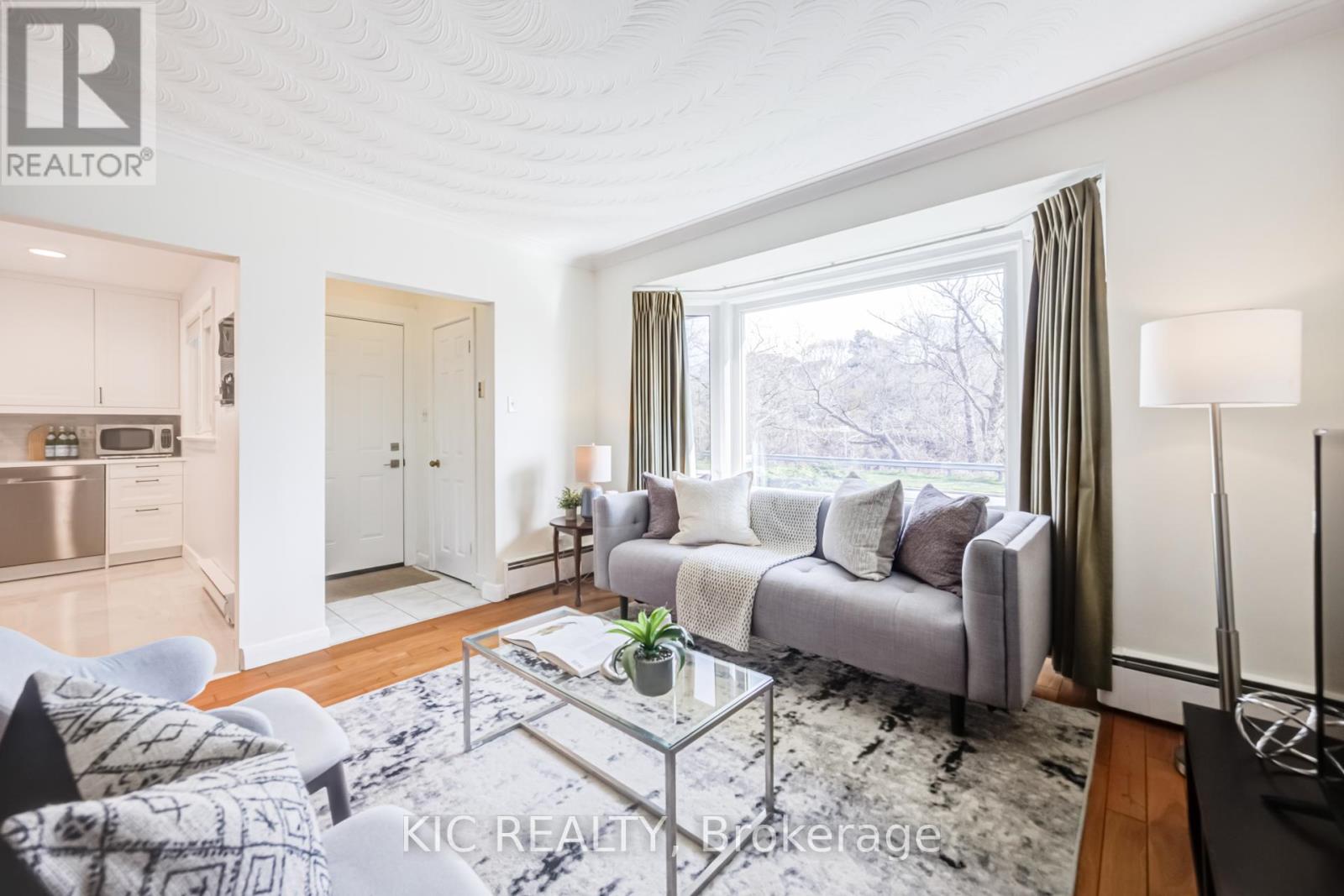 58 Coe Hill Drive, Toronto, Ontario  M6S 3C8 - Photo 9 - W13031700